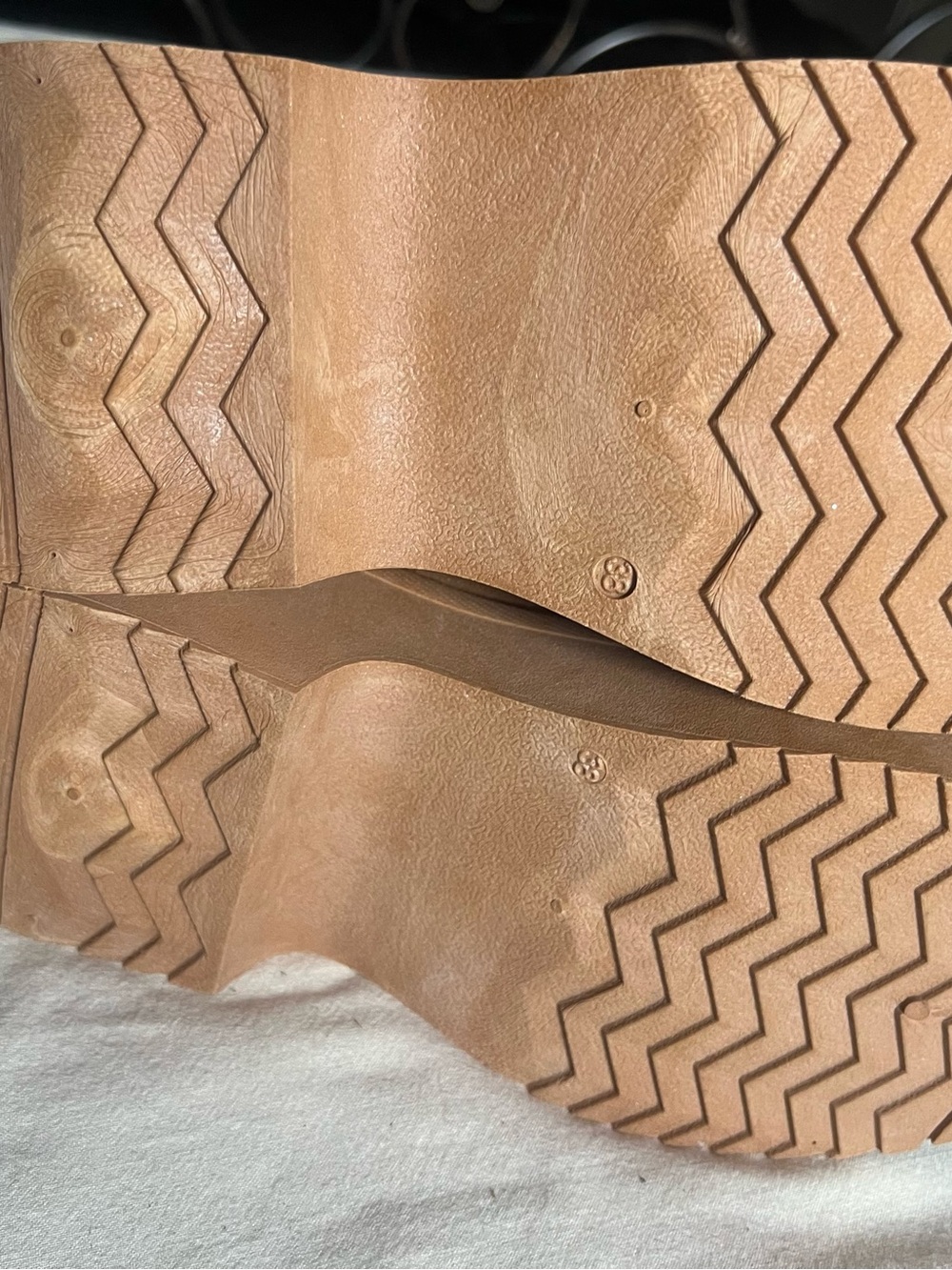 Women's Suede Platform Winter Boots in Chestnut Brown - Picture 6 of 7